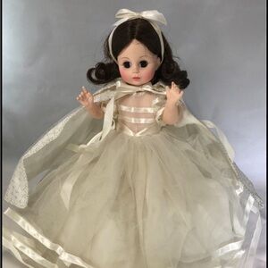 Madame Alexander Elegant Cream Doll with Lace Dress Snow White